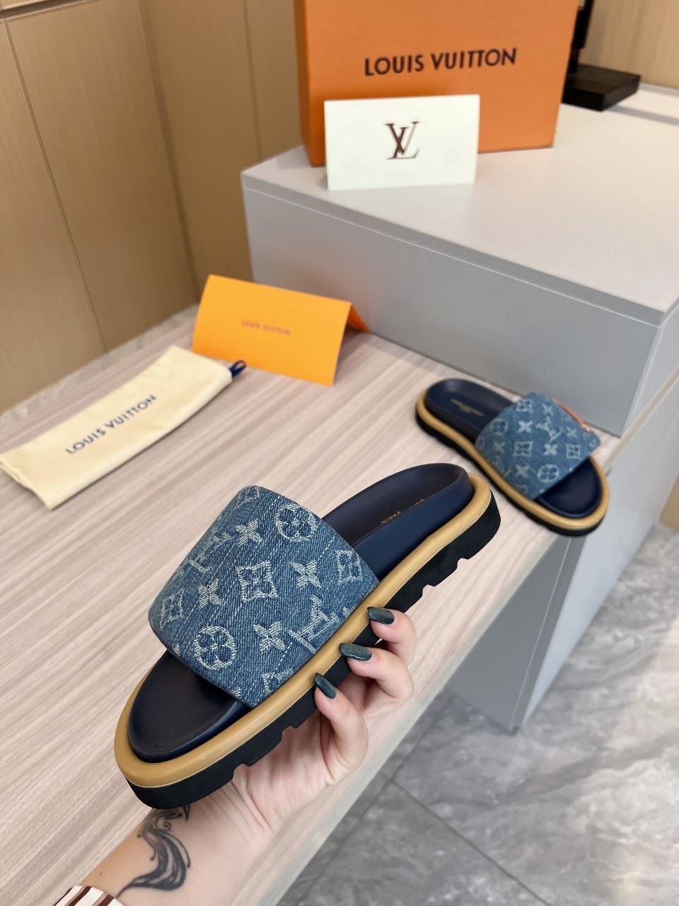 Louis Vuitton Slippers